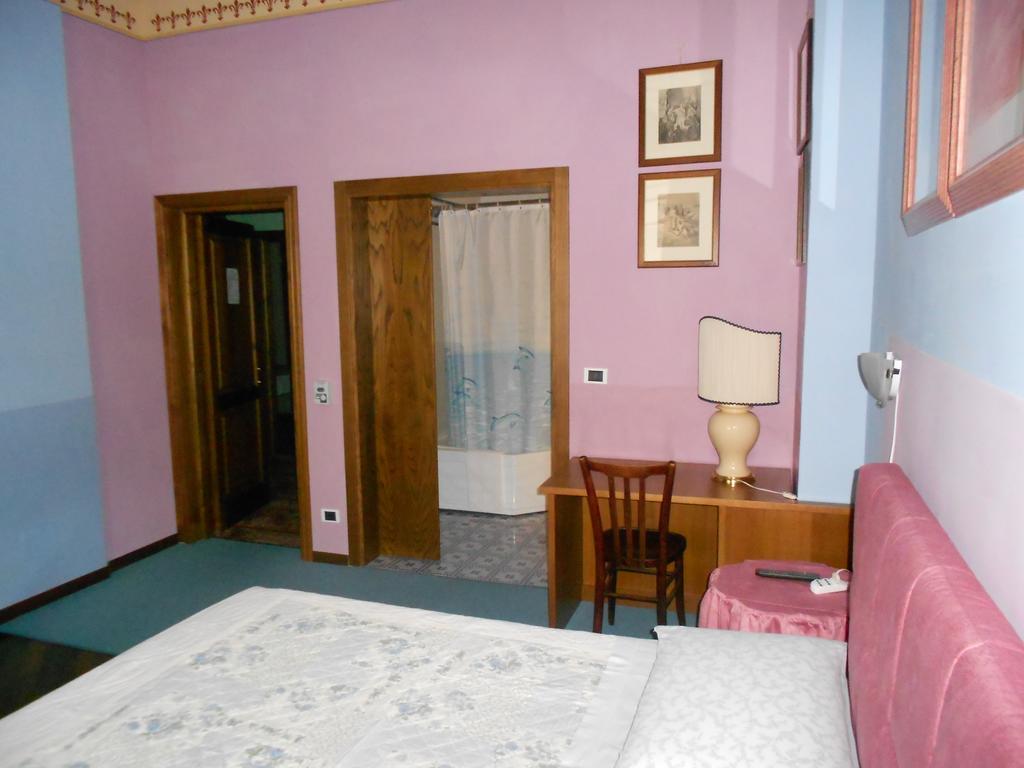 Hotel Tarussio à Arezzo Extérieur photo