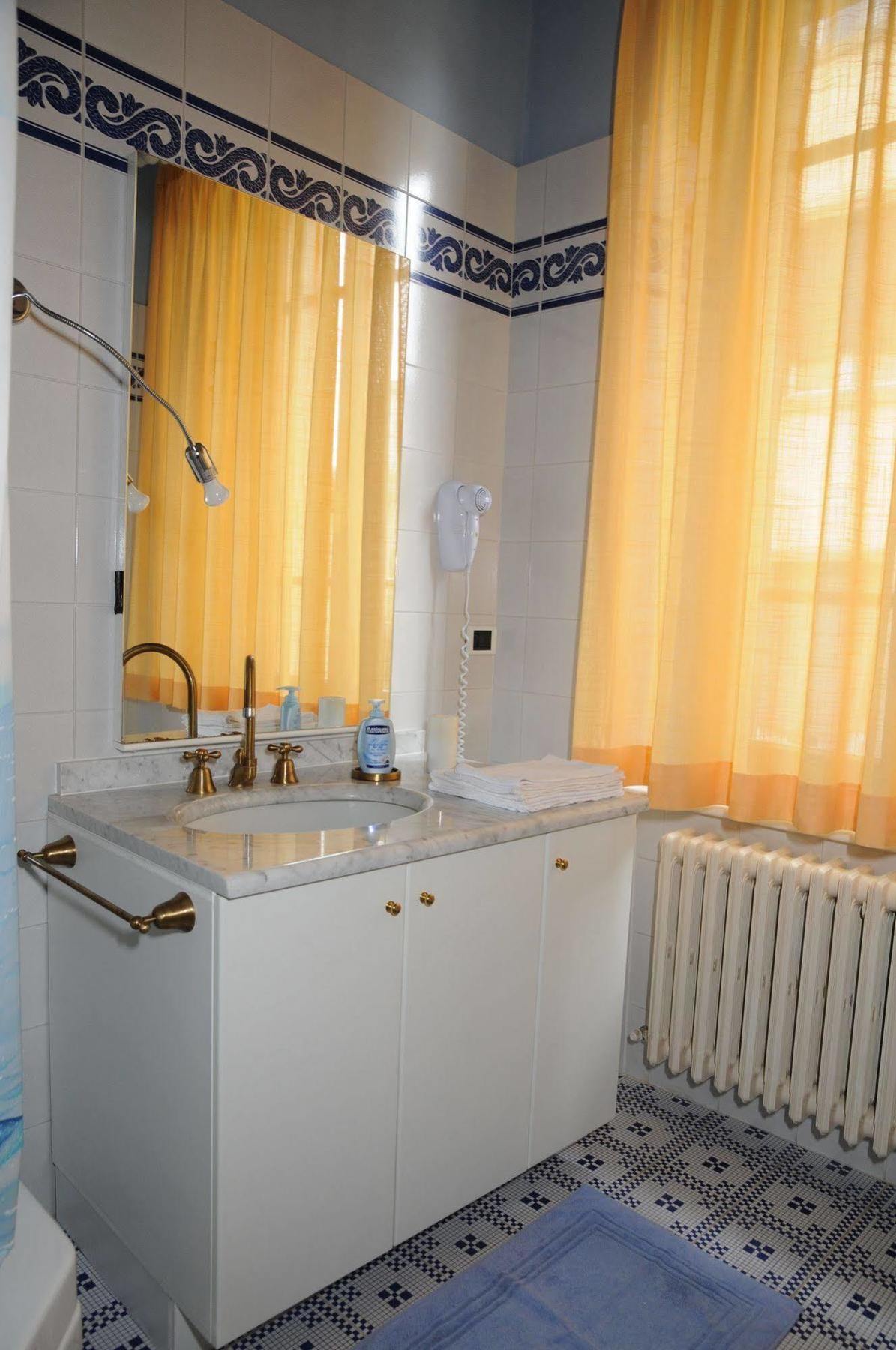 Hotel Tarussio à Arezzo Extérieur photo